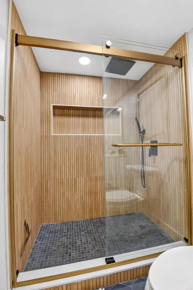 Unit 105 photo 23