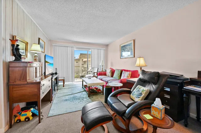 Unit 313 photo 10
