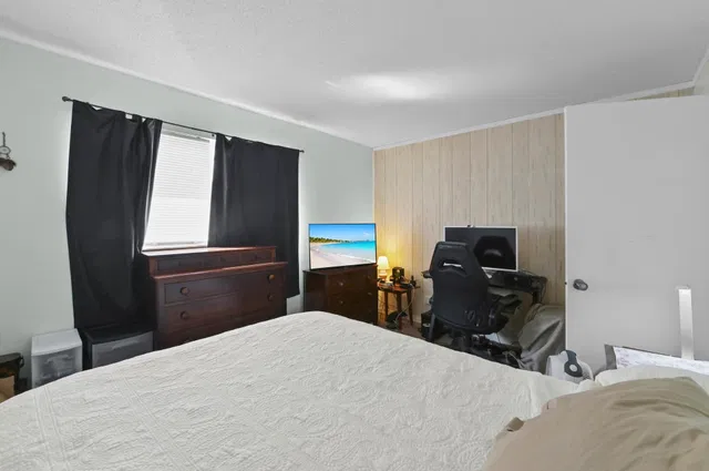 Unit 313 photo 13