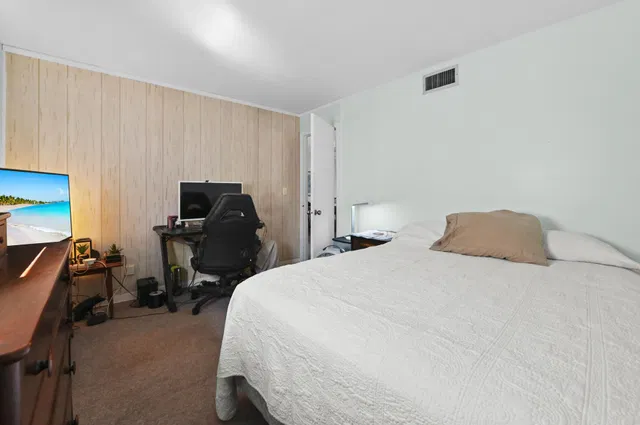 Unit 313 photo 16