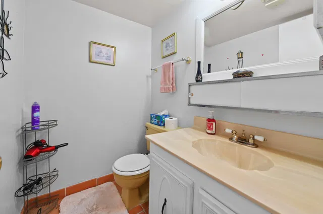 Unit 313 photo 18