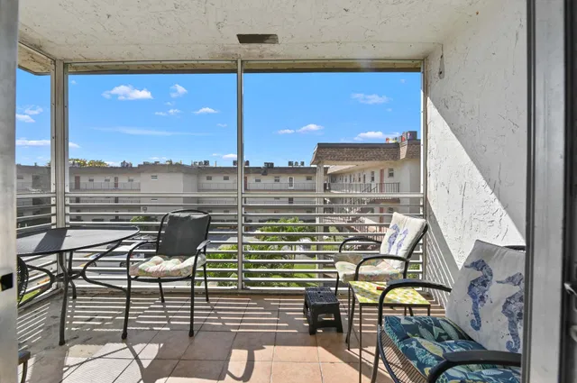 Unit 313 photo 21
