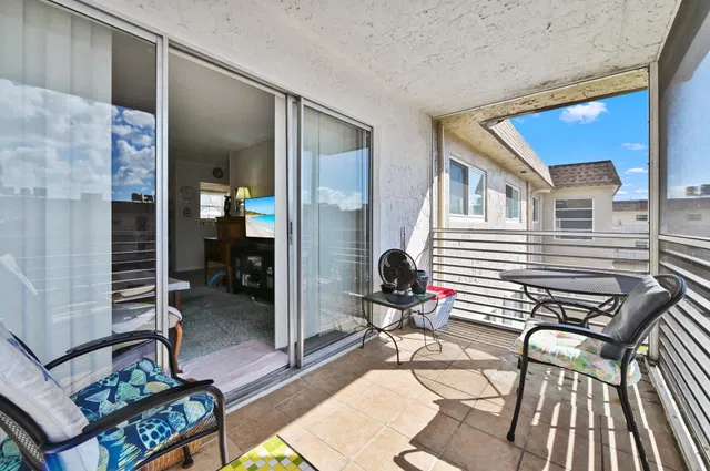 Unit 313 photo 22