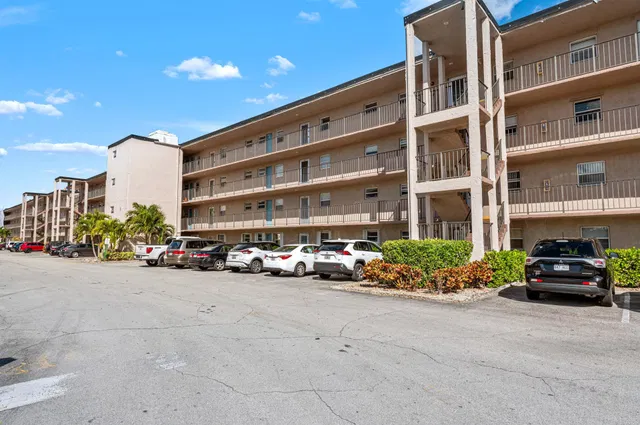 Unit 313 photo 25