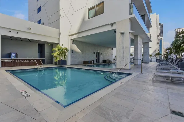 Smart Brickell 407