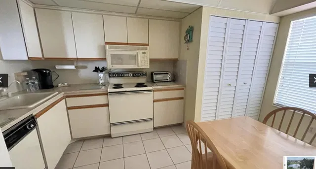  Unit 605 photo 8
