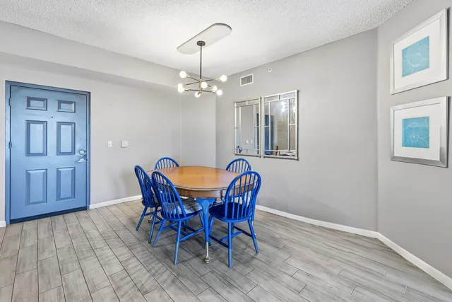 Unit 203 photo 4