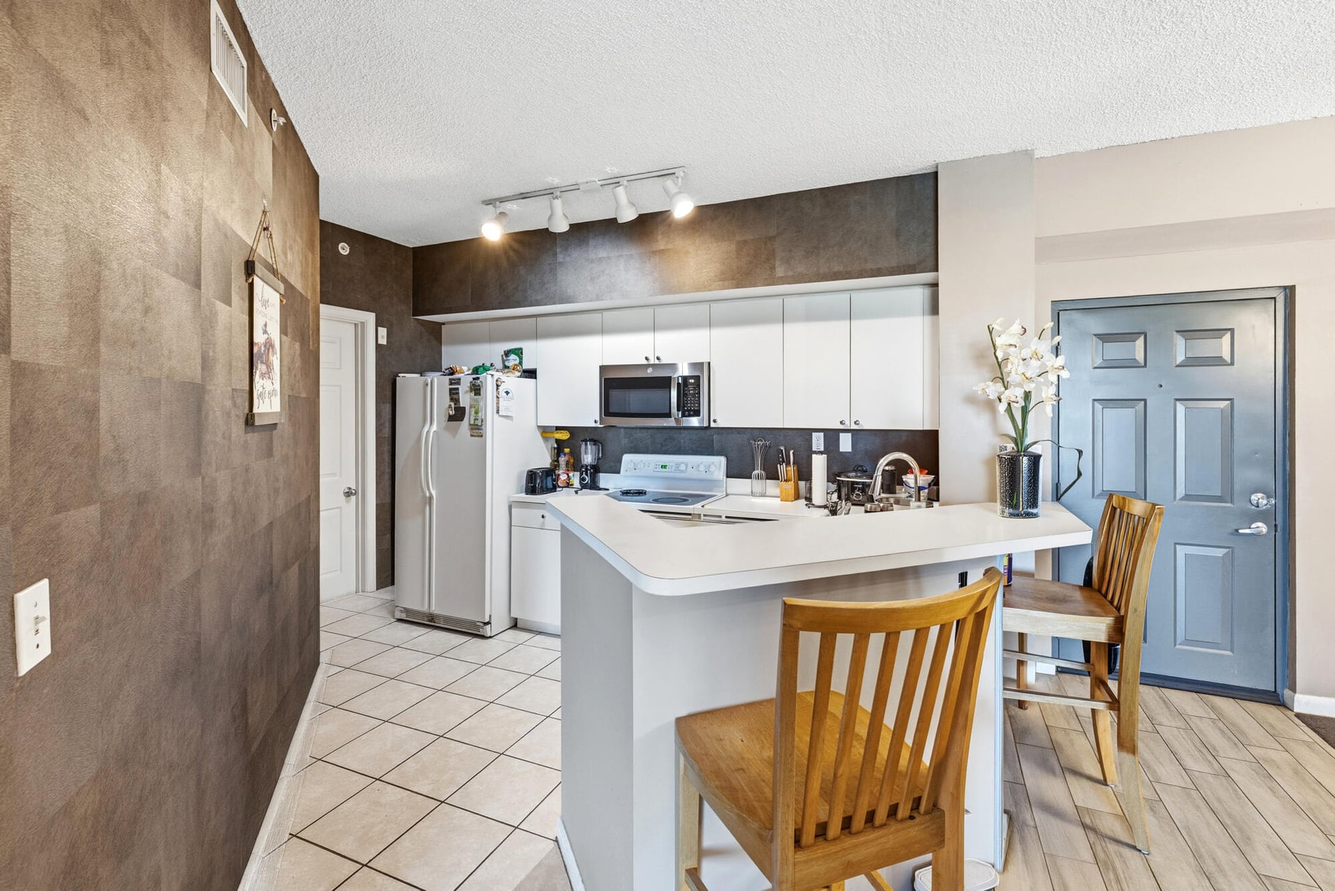 Unit 203 photo 6