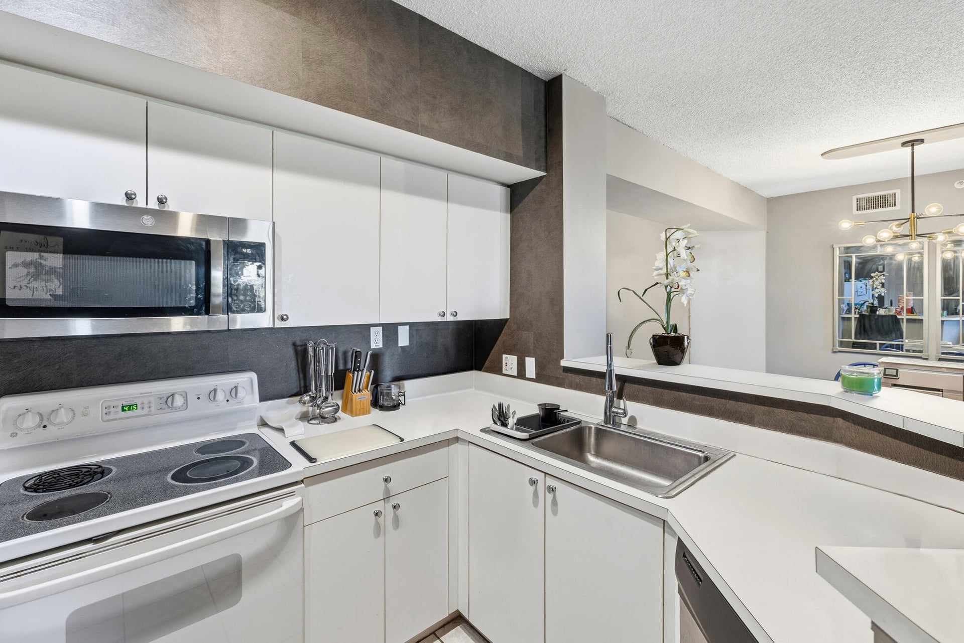 Unit 203 photo 7