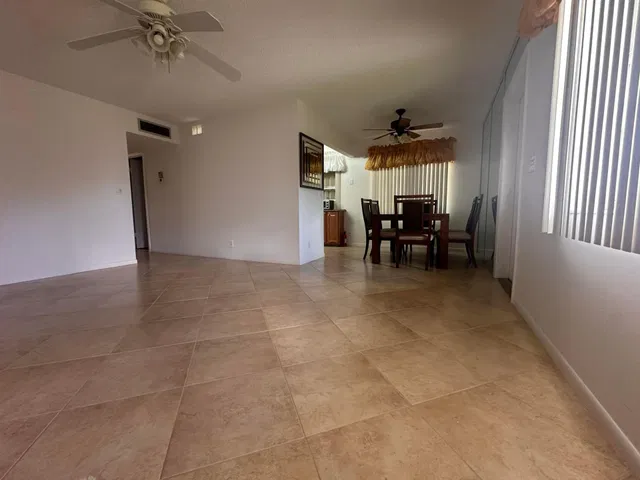 Residence photo 12