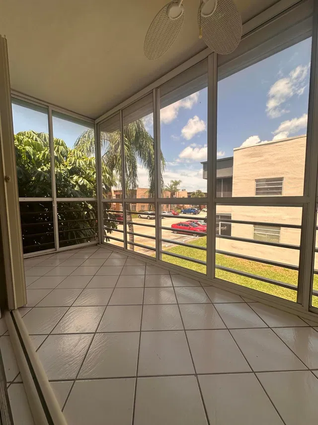 Residence photo 17