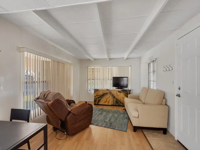 Residence photo 9