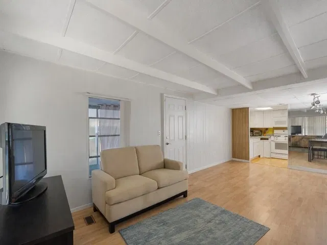 Residence photo 12