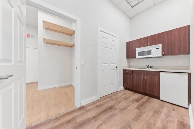 Unit 38-39 photo 11