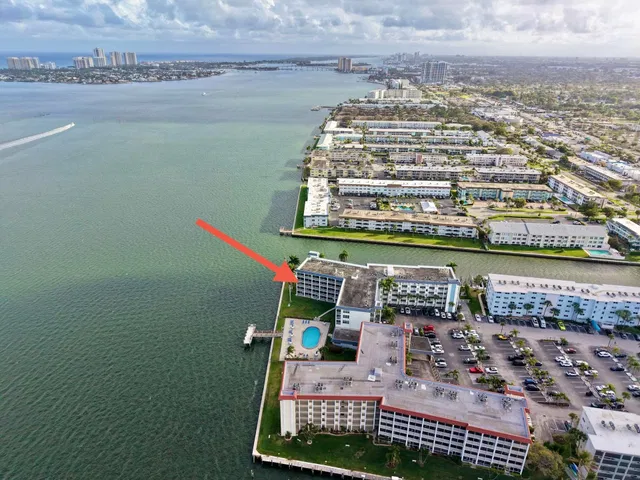 Paradise Harbour North Palm Beach Unit 304 photo 2