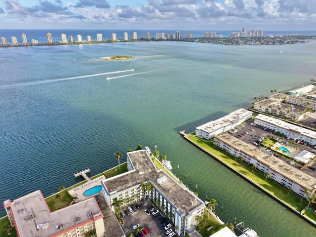 Paradise Harbour North Palm Beach Unit 304 photo 6