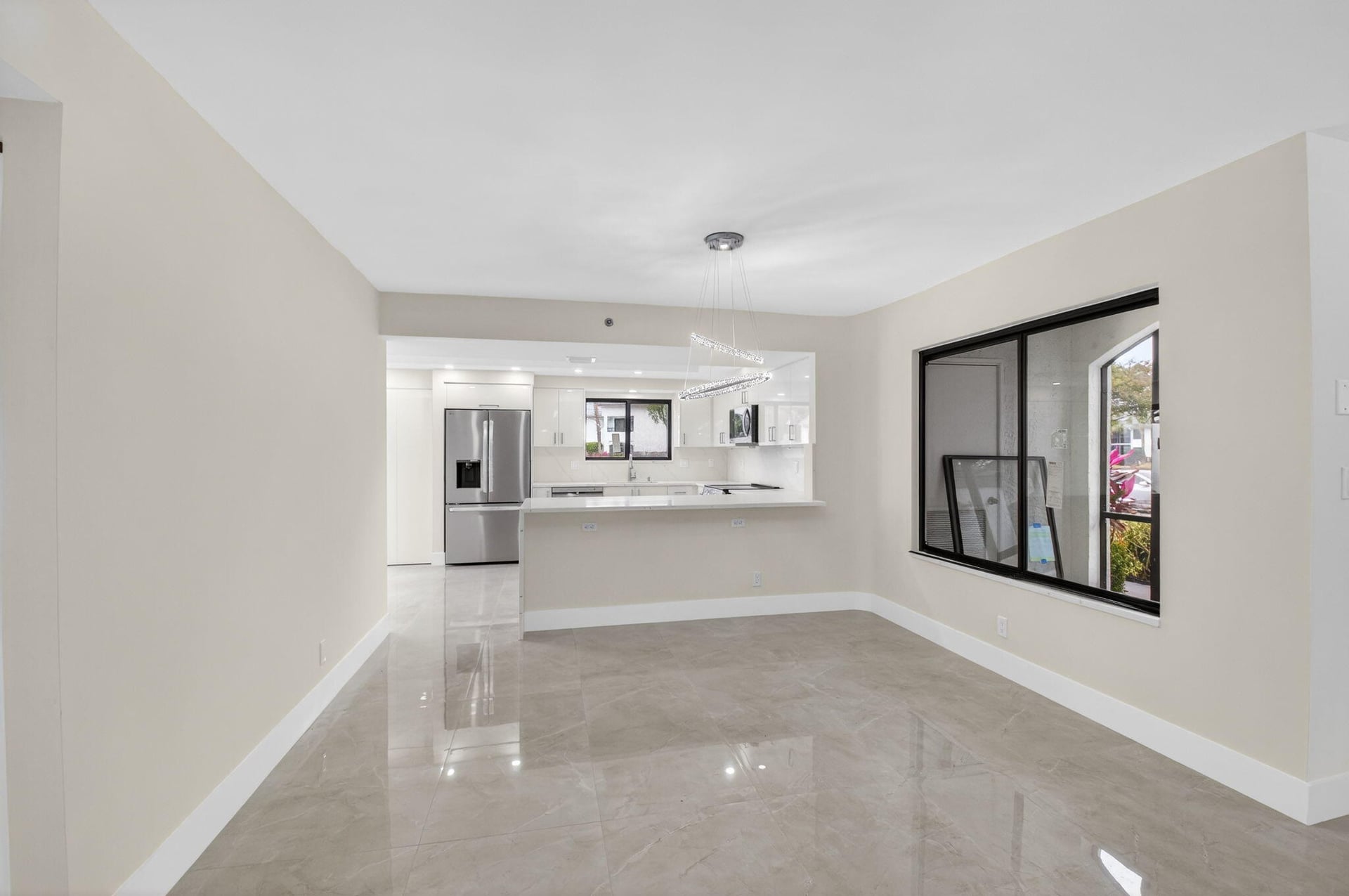 Unit 12501 photo 5