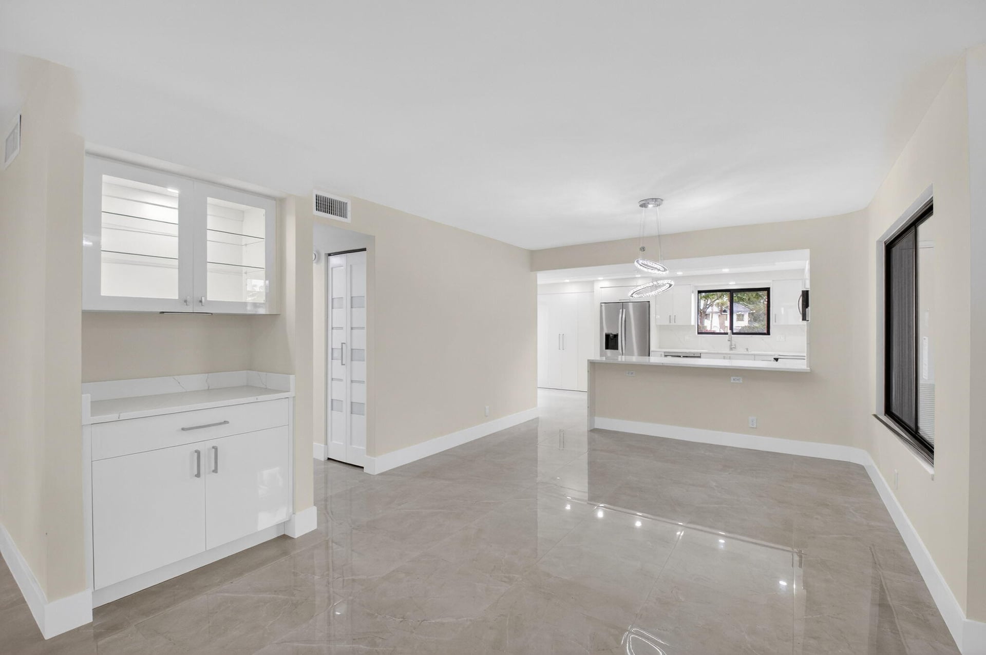 Unit 12501 photo 6