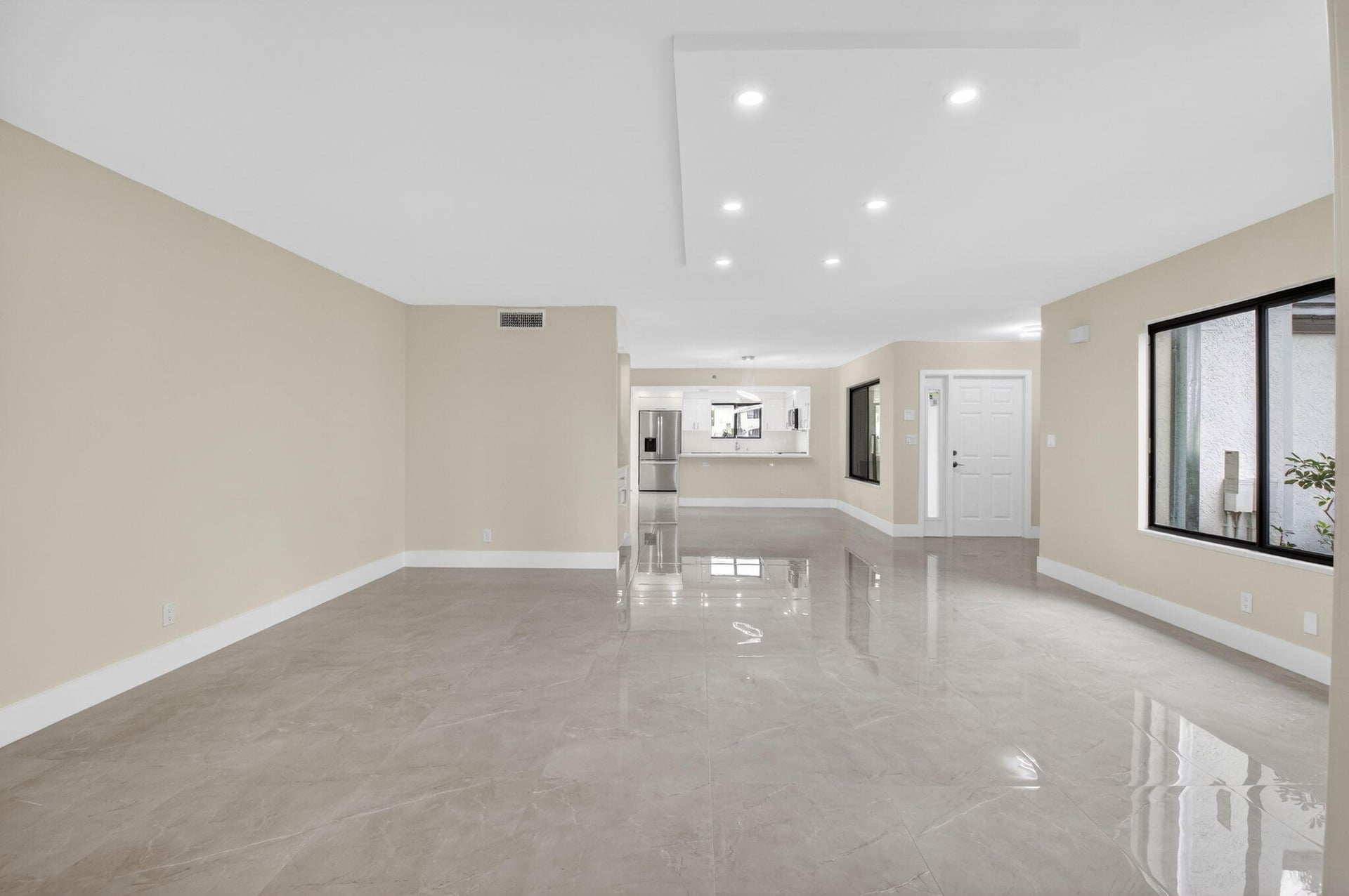 Unit 12501 photo 14