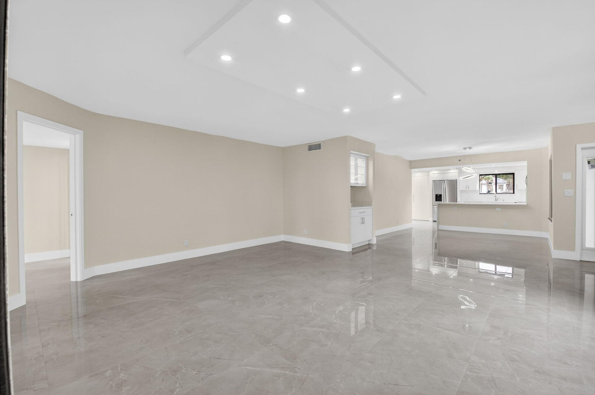 Unit 12501 photo 15