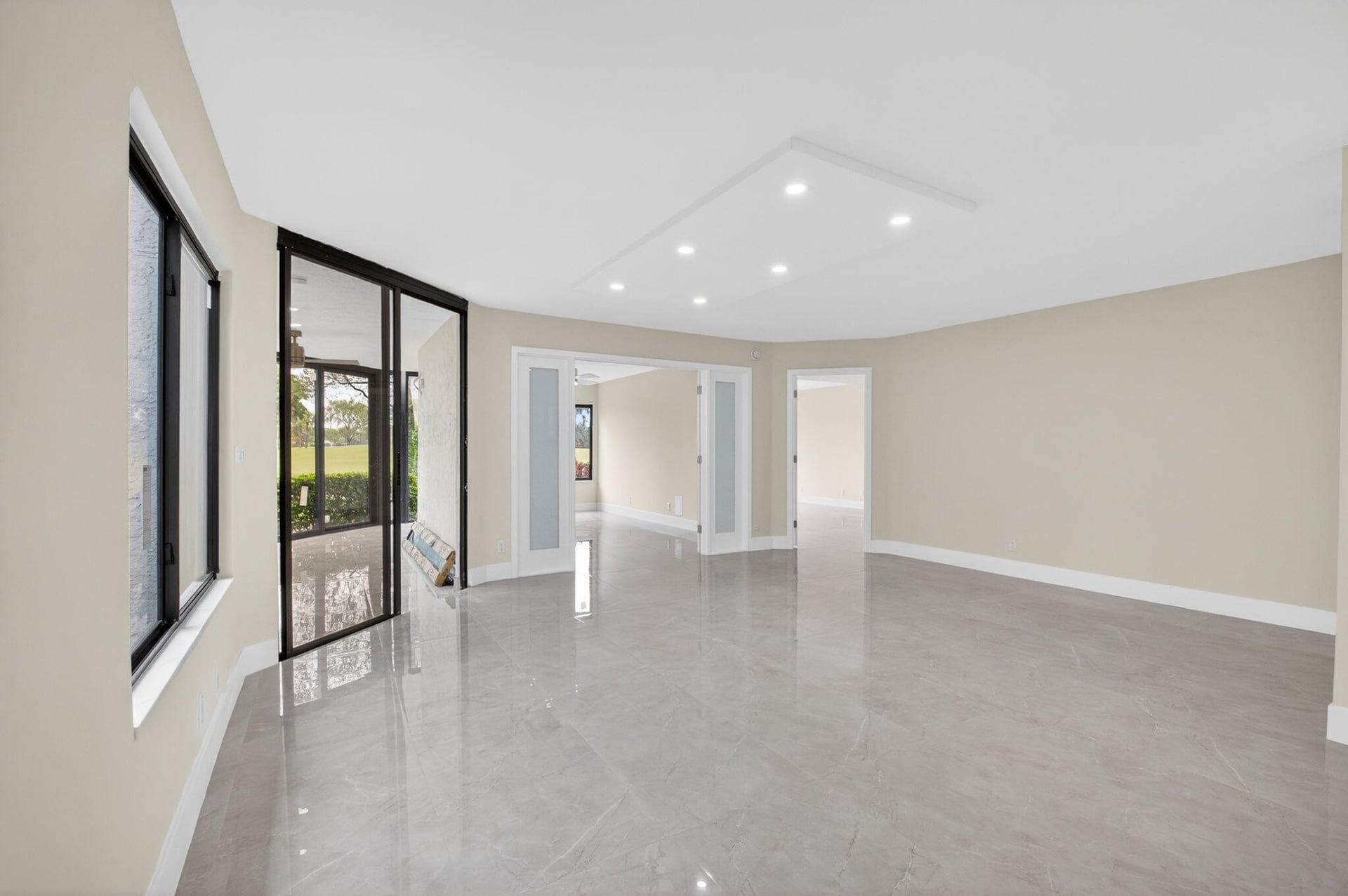 Unit 12501 photo 16