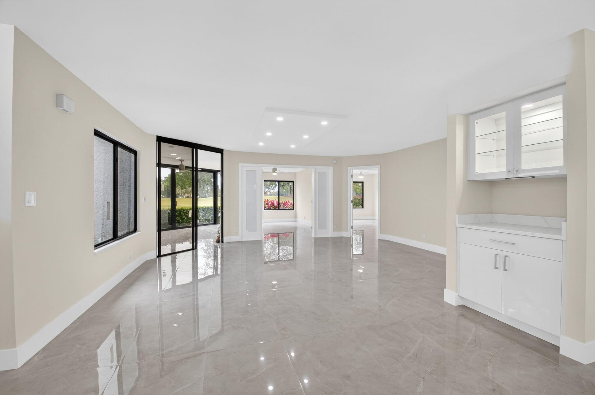 Unit 12501 photo 17