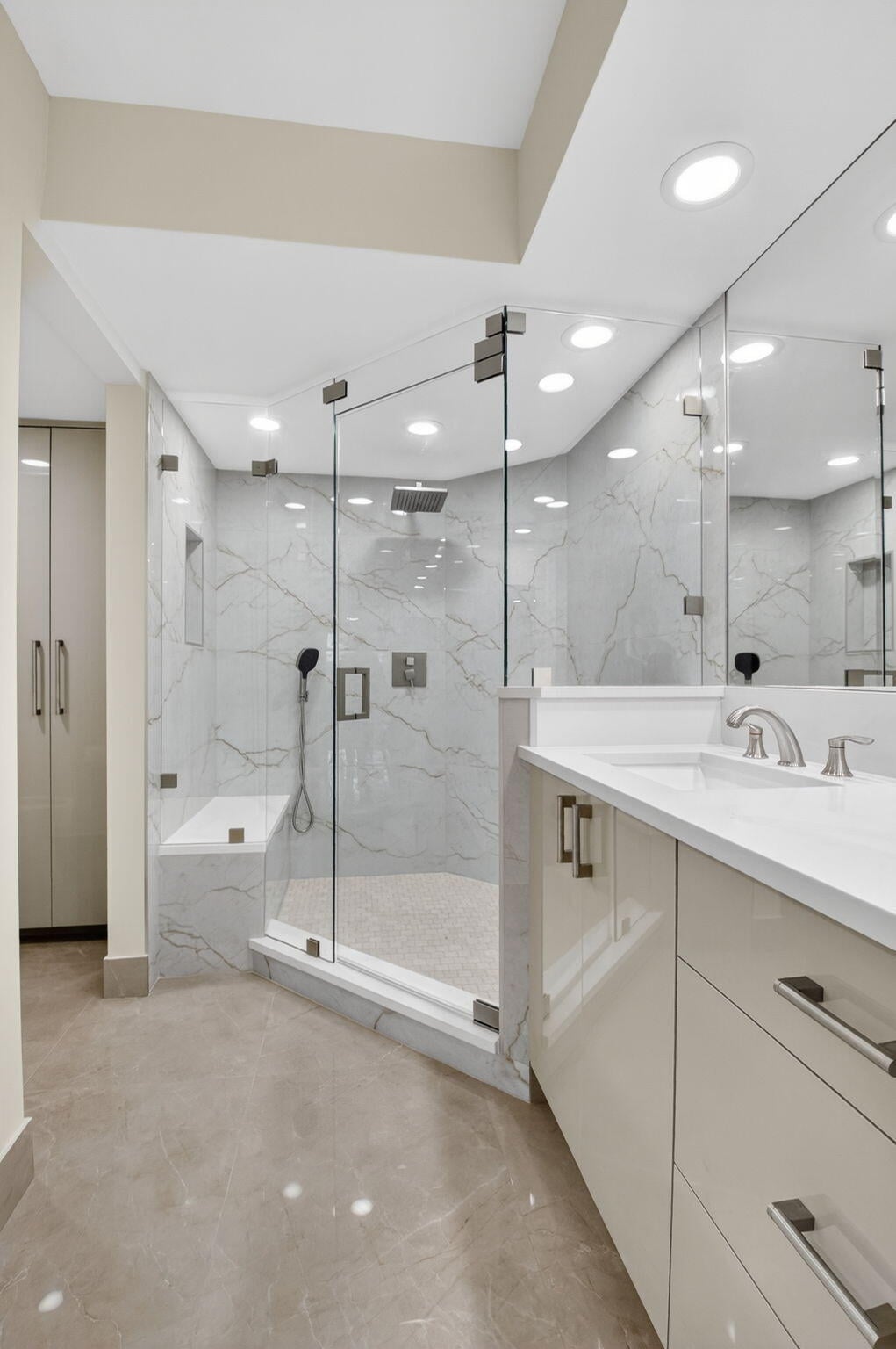Unit 12501 photo 27
