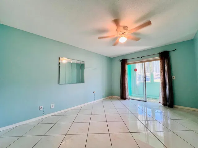  Residence photo 5