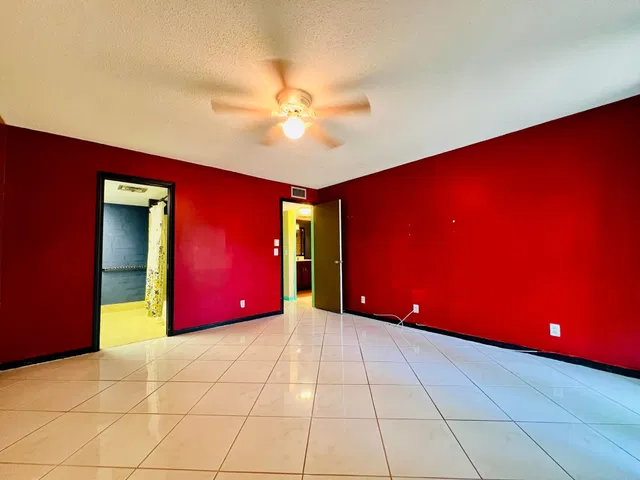  Residence photo 9