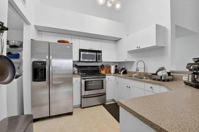 Unit 224 photo 4