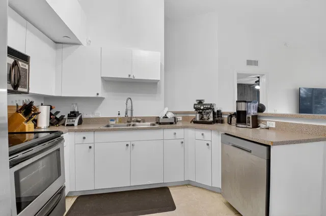 Unit 224 photo 5