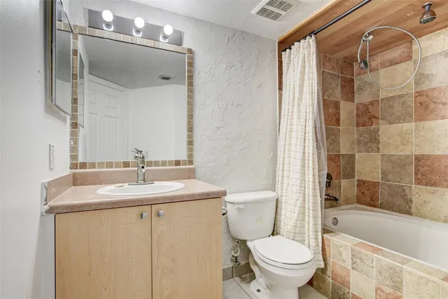 Unit 224 photo 7