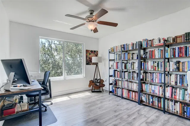 Unit 224 photo 8