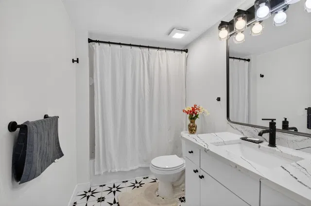 Unit 224 photo 9