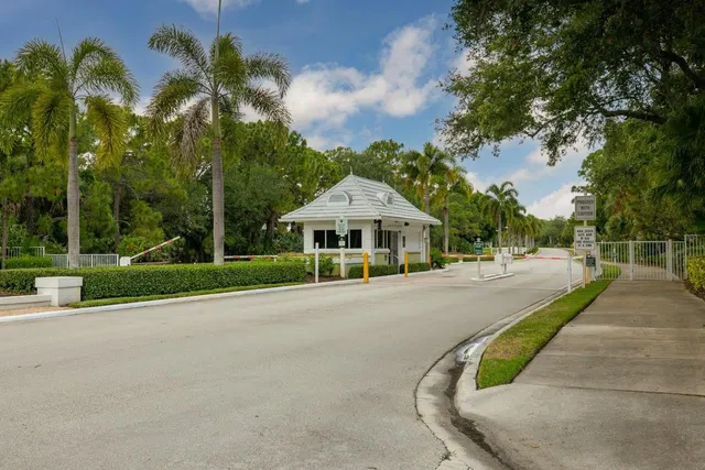 Monarch Country Club Residence photo 48