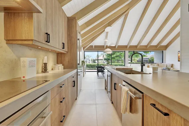 Pebblewood Residence photo 9
