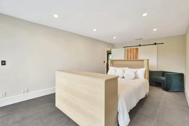 Pebblewood Residence photo 30