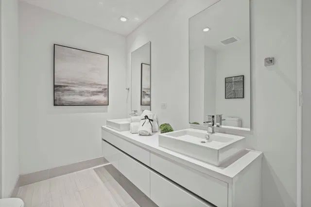 Tower 155 Unit 823 photo 14