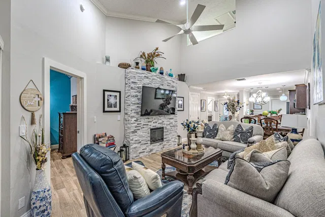 Unit 405 photo 14