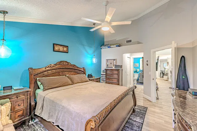 Unit 405 photo 17