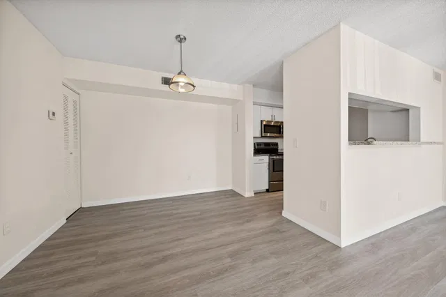 Unit 205 photo 4