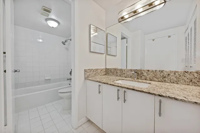 Unit 205 photo 8