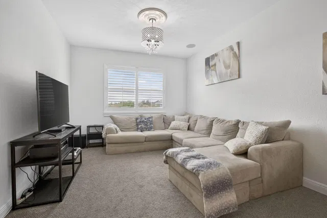  Residence photo 60