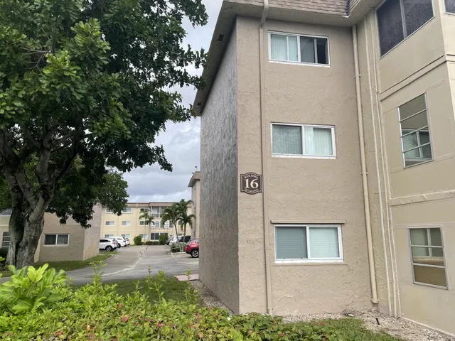 Unit 315 photo 17