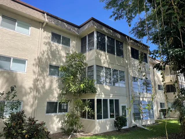 Unit 315 photo 18