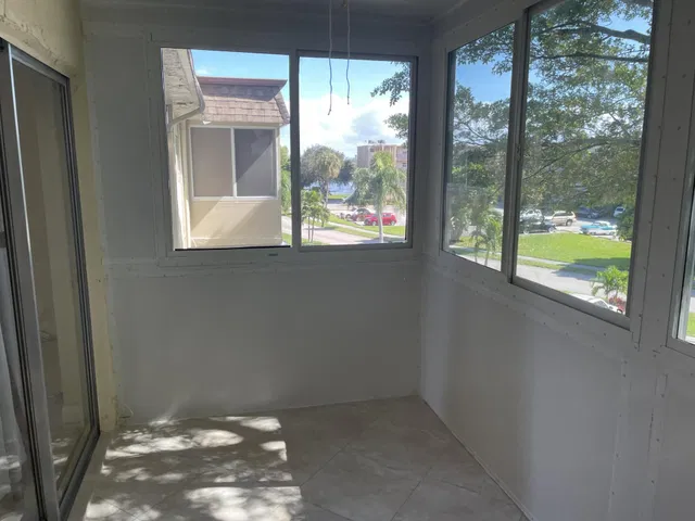 Unit 315 photo 23