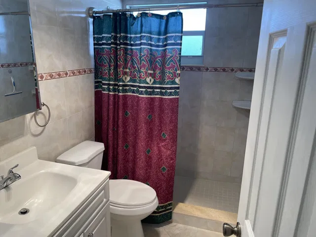 Unit 315 photo 28
