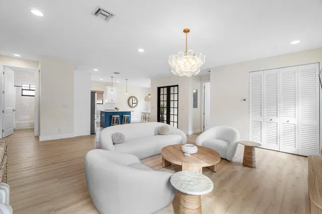 SoSo West Palm Beach Residence photo 5