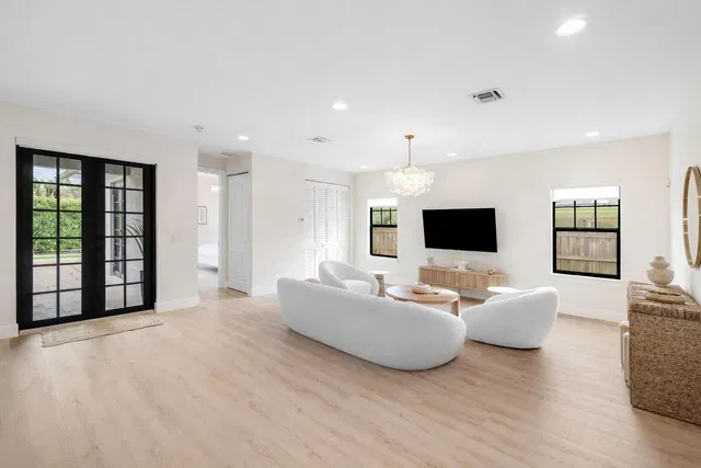 SoSo West Palm Beach Residence photo 6