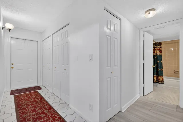  Unit 605 photo 4